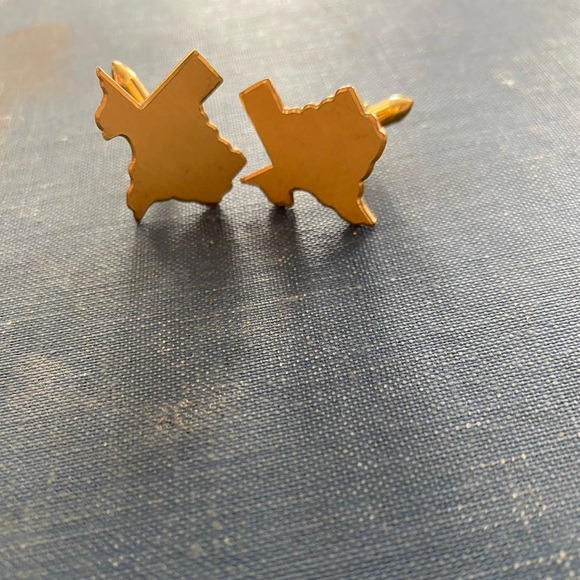 Gold Toned Texas Cuff Links - Picture 2 of 3